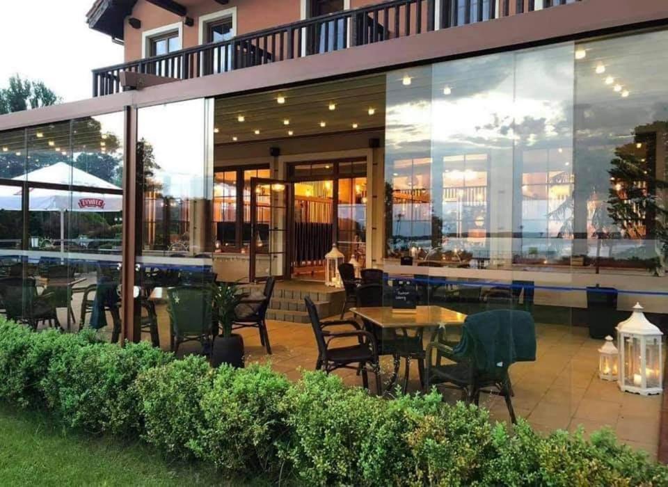 Hotel Sloneczny Brzeg Biskupiec  Esterno foto