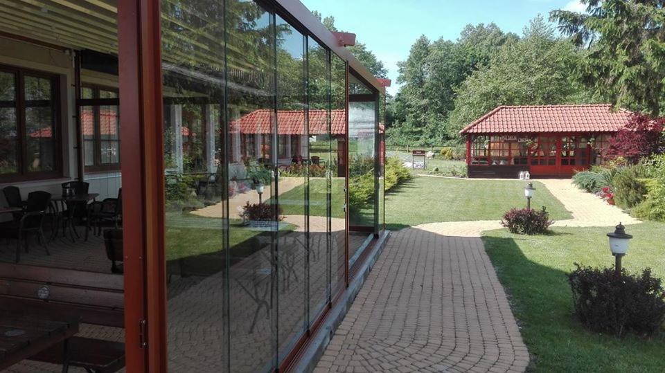 Hotel Sloneczny Brzeg Biskupiec  Esterno foto
